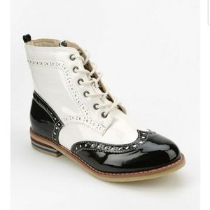Wanted BLACK/WHITE Kiley Patent Oxford Ankle Boot